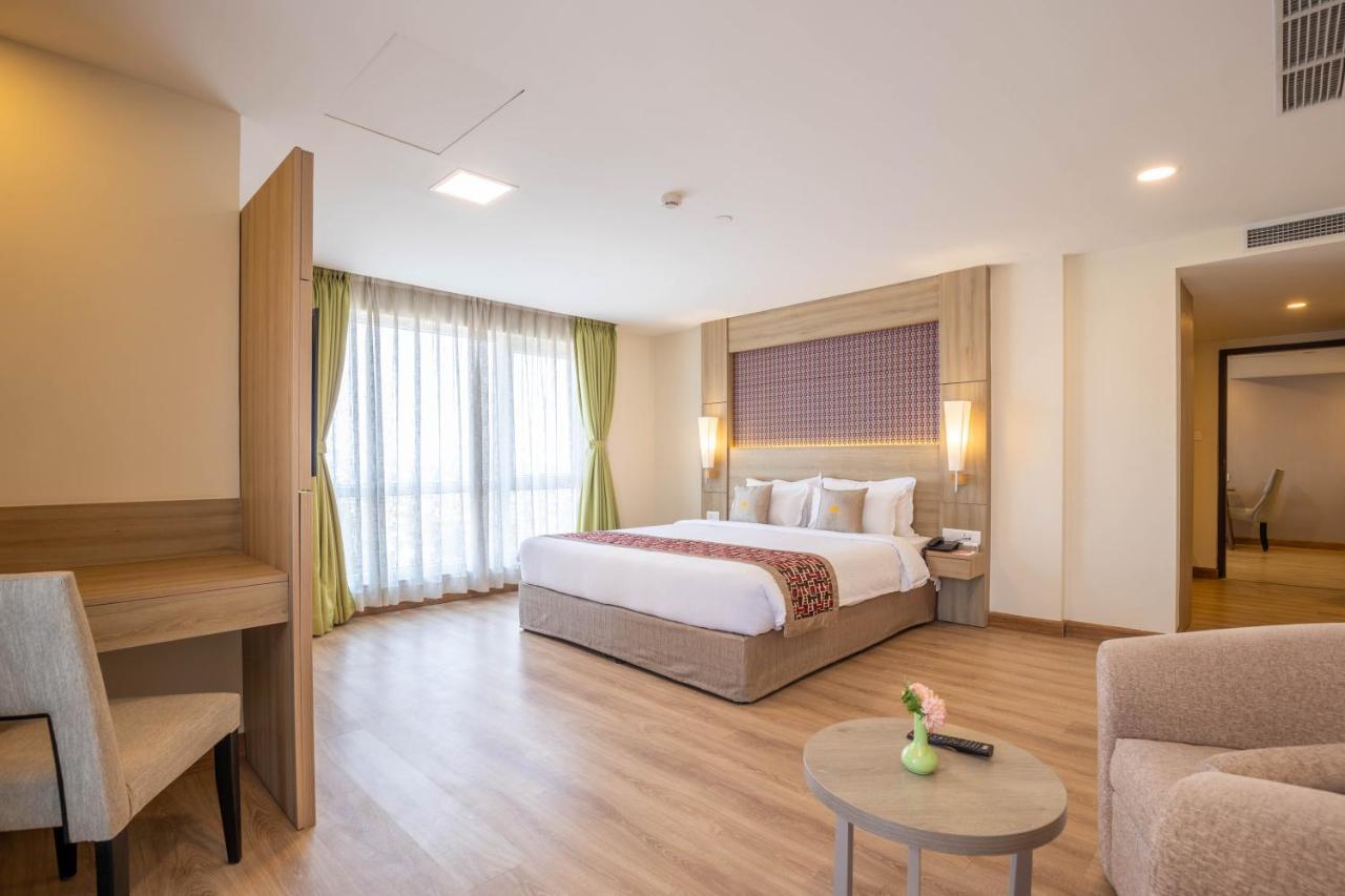 Hotel Crowne Imperial Катманду Екстериор снимка
