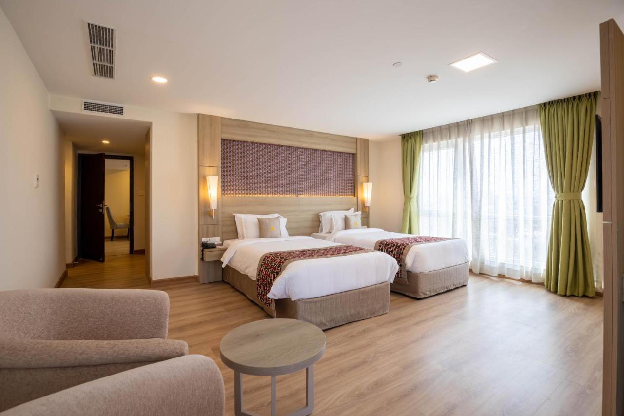 Hotel Crowne Imperial Катманду Екстериор снимка