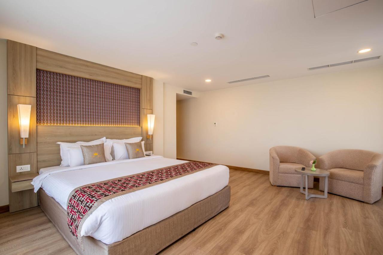 Hotel Crowne Imperial Катманду Екстериор снимка