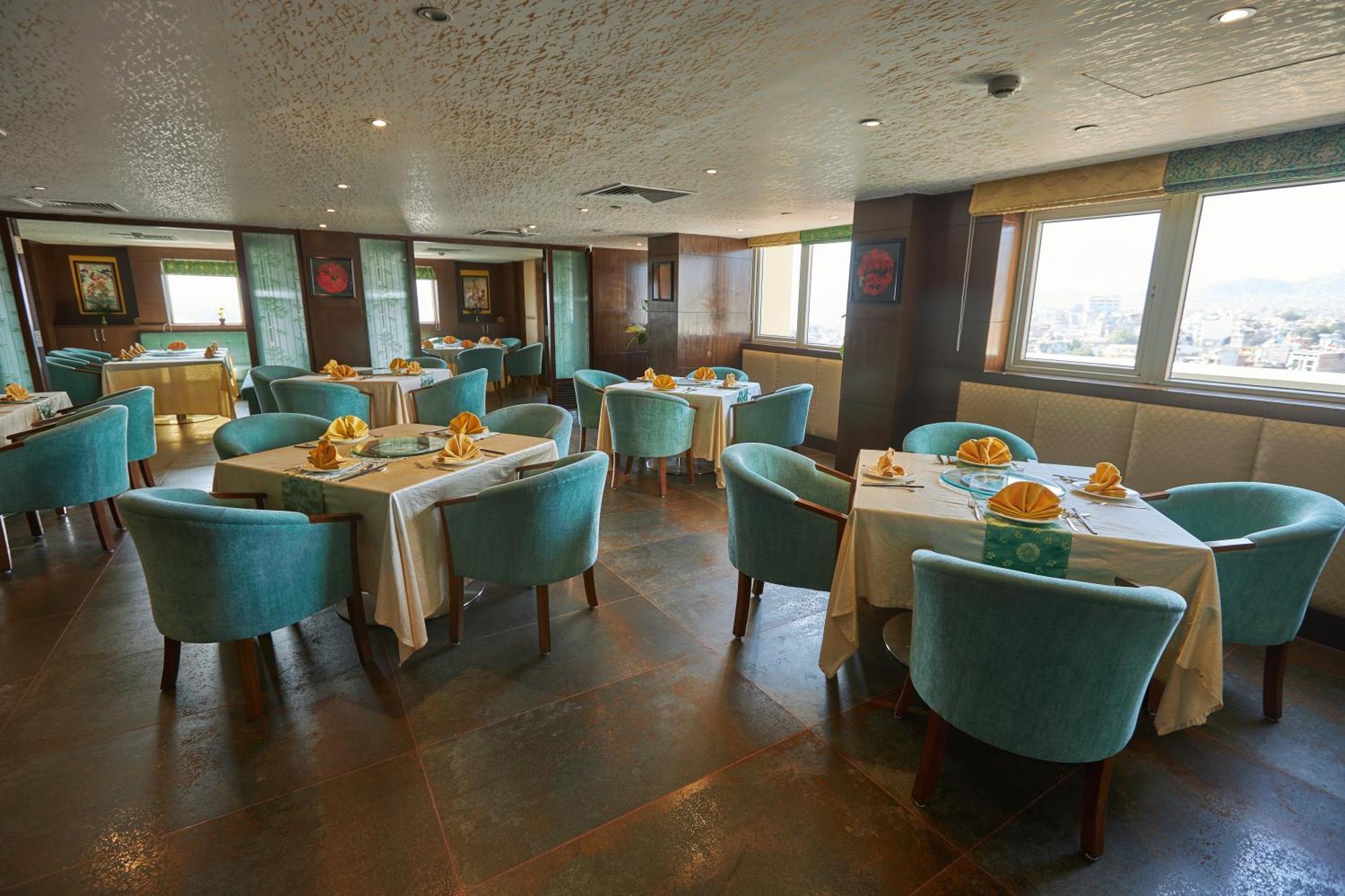 Hotel Crowne Imperial Катманду Екстериор снимка