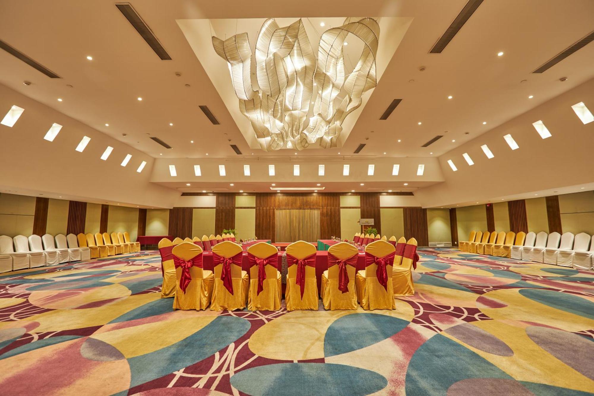 Hotel Crowne Imperial Катманду Екстериор снимка