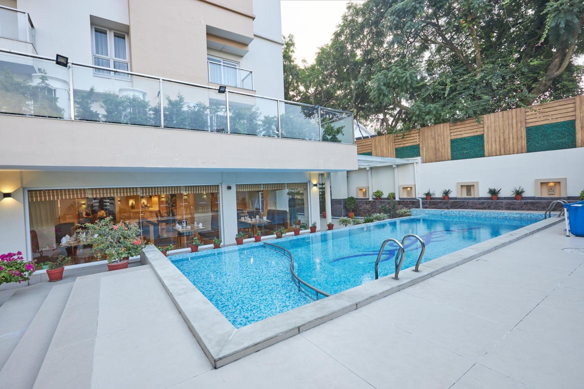 Hotel Crowne Imperial Катманду Екстериор снимка