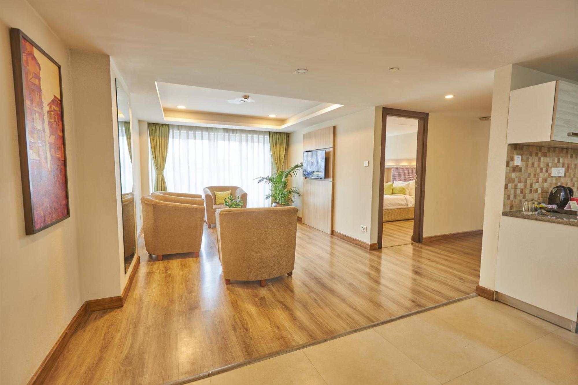 Hotel Crowne Imperial Катманду Екстериор снимка