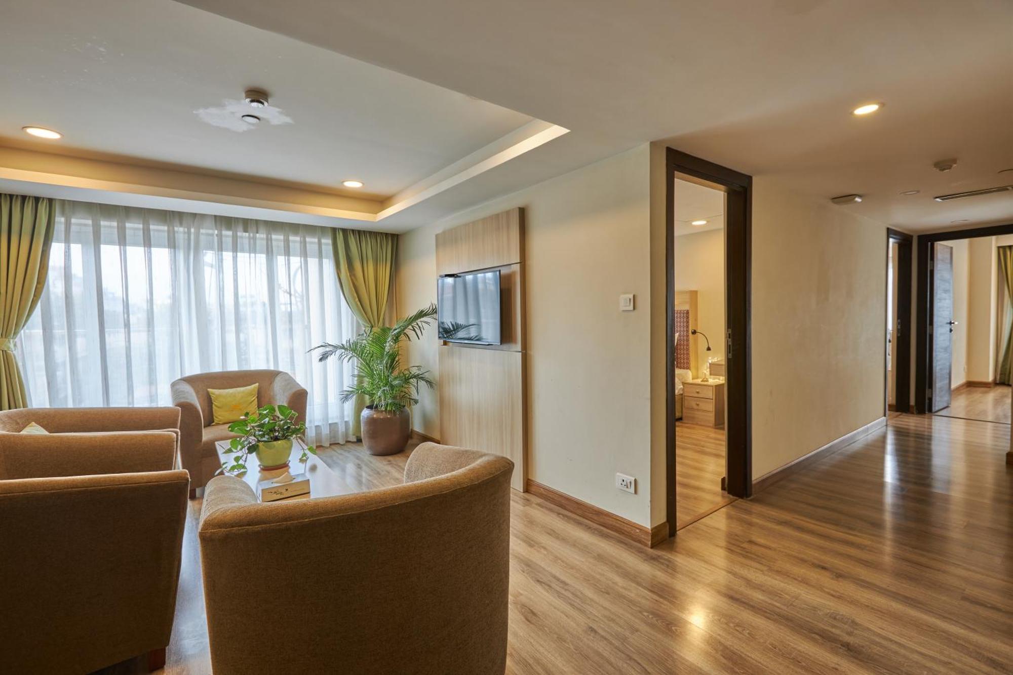 Hotel Crowne Imperial Катманду Екстериор снимка