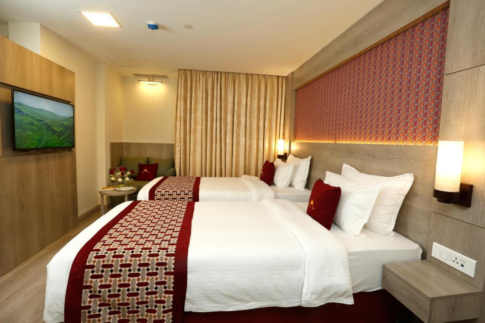 Hotel Crowne Imperial Катманду Екстериор снимка