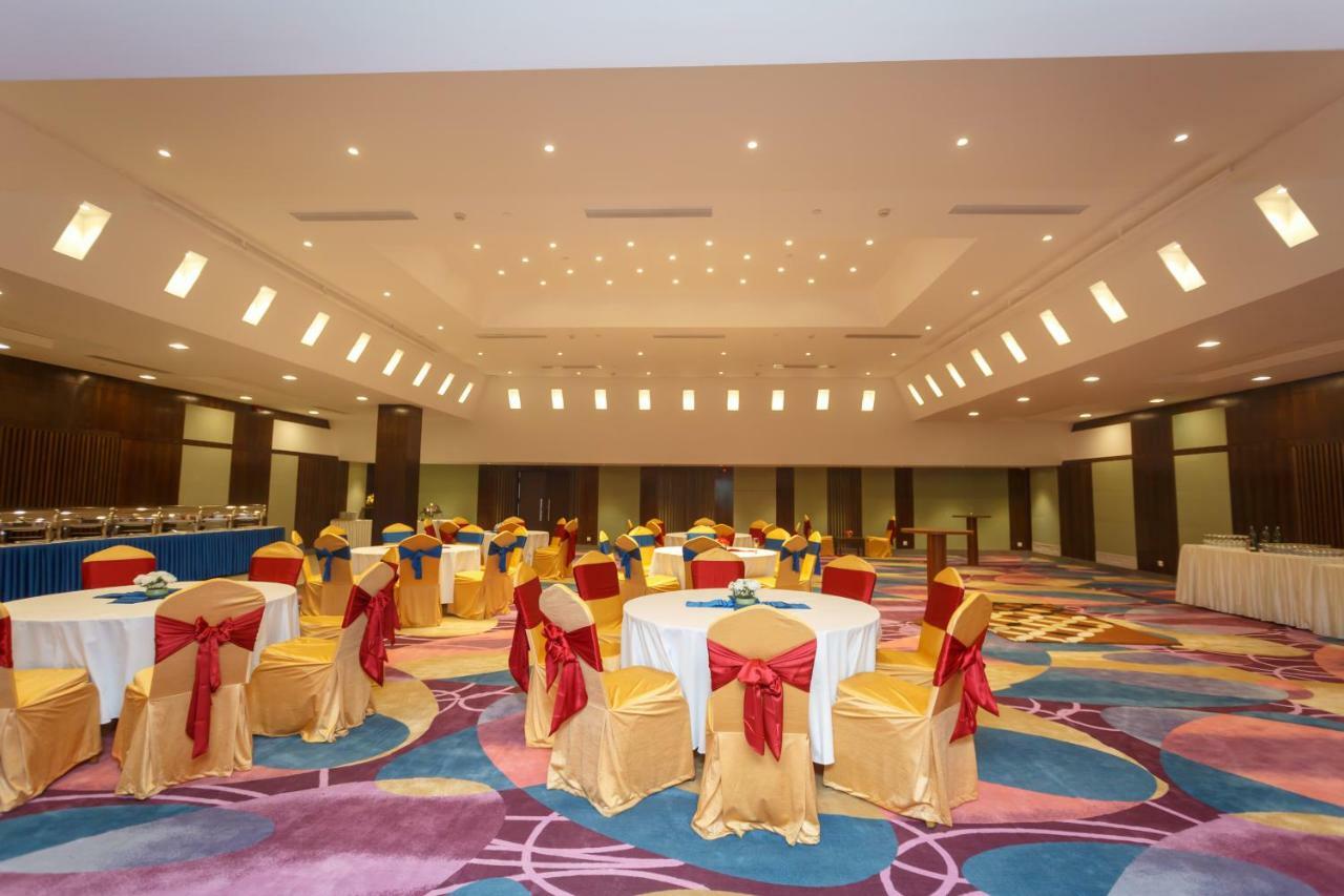 Hotel Crowne Imperial Катманду Екстериор снимка