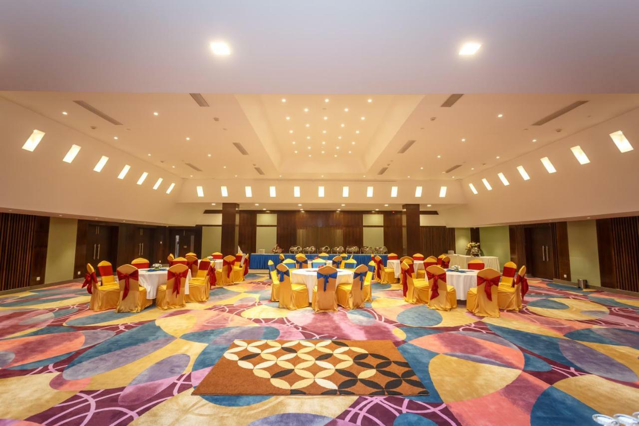 Hotel Crowne Imperial Катманду Екстериор снимка