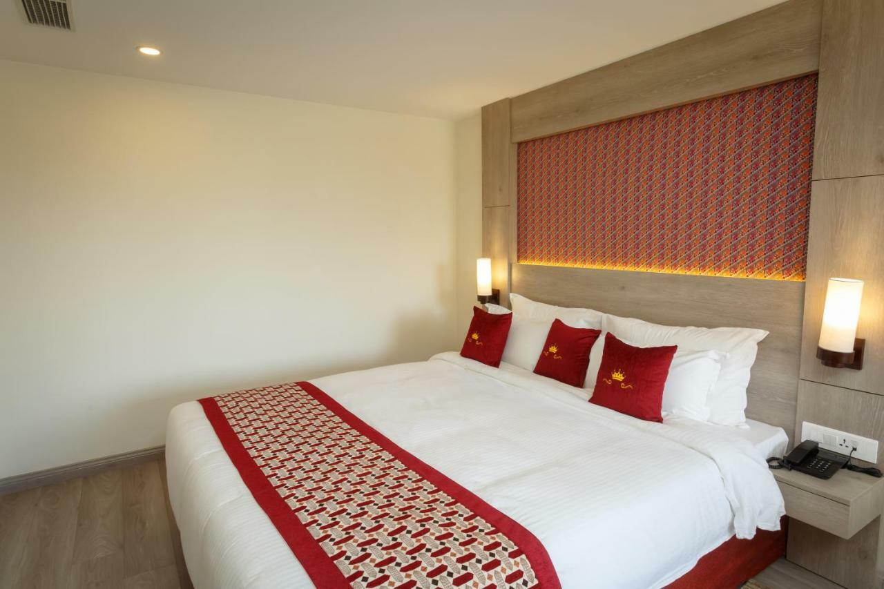Hotel Crowne Imperial Катманду Екстериор снимка
