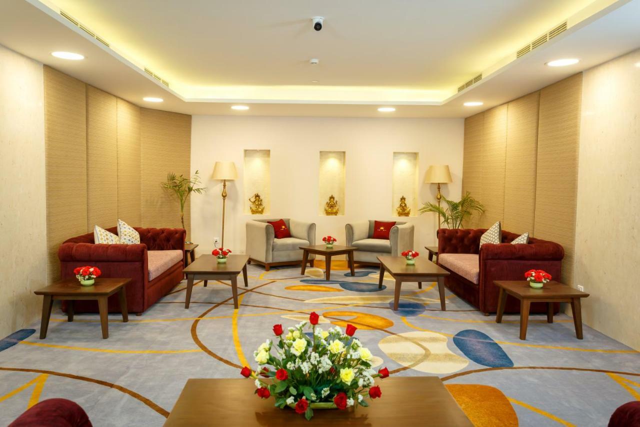 Hotel Crowne Imperial Катманду Екстериор снимка