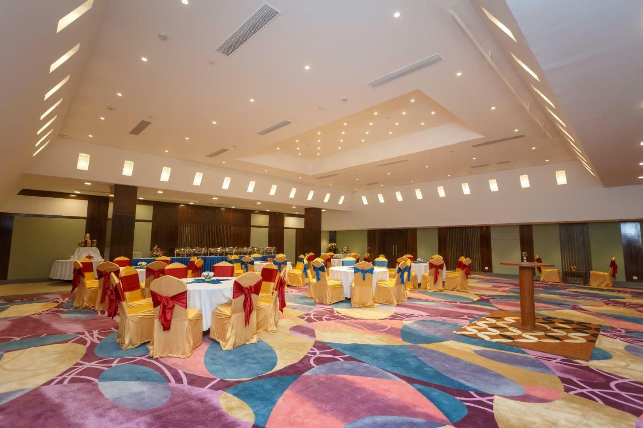 Hotel Crowne Imperial Катманду Екстериор снимка