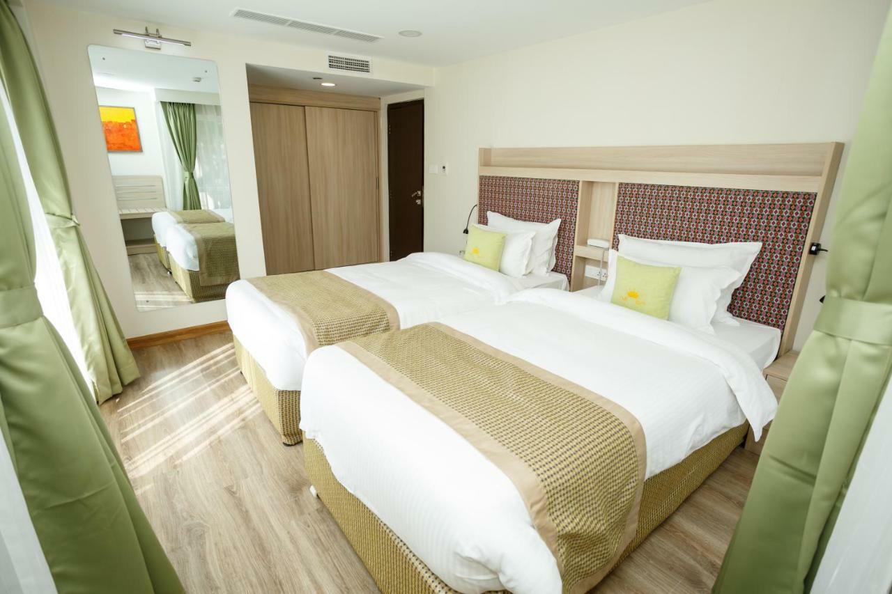 Hotel Crowne Imperial Катманду Екстериор снимка